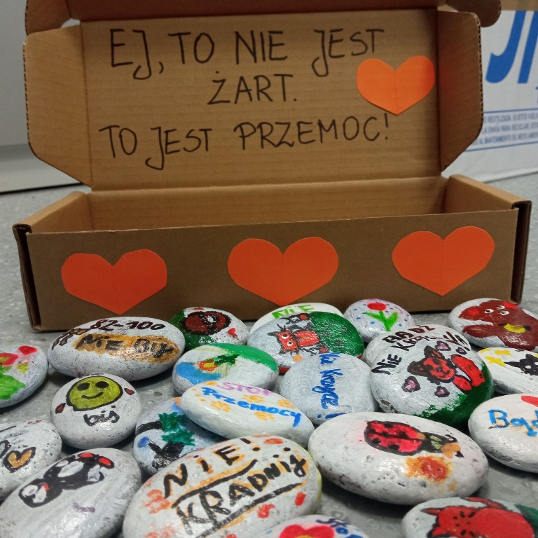 przeciw przemocy